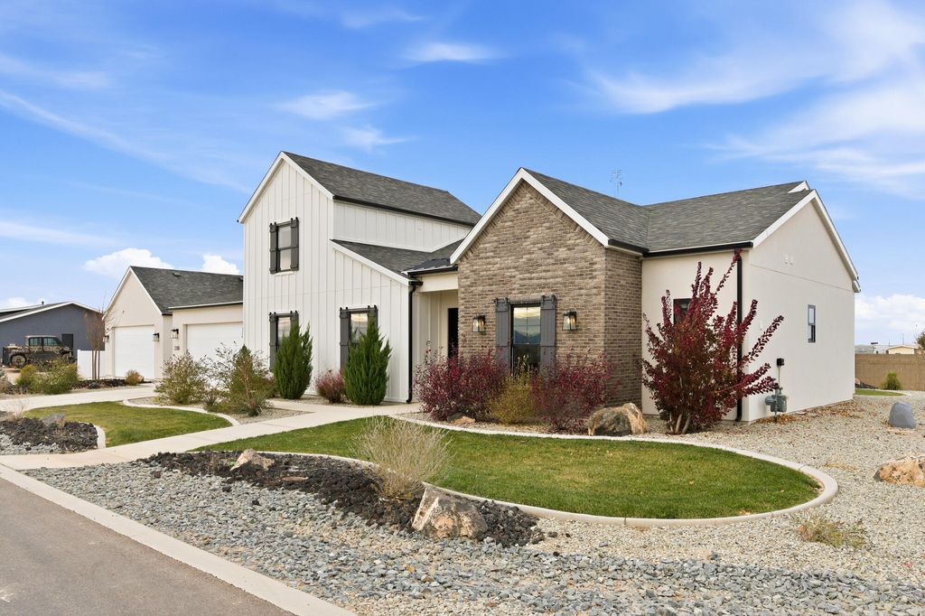 Photo of 2318 W 5190 N, Cedar City, UT 84721 (MLS # 25-266796)