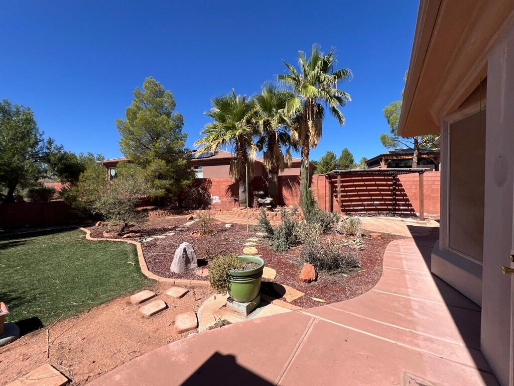 PARADISE CANYON - Residential