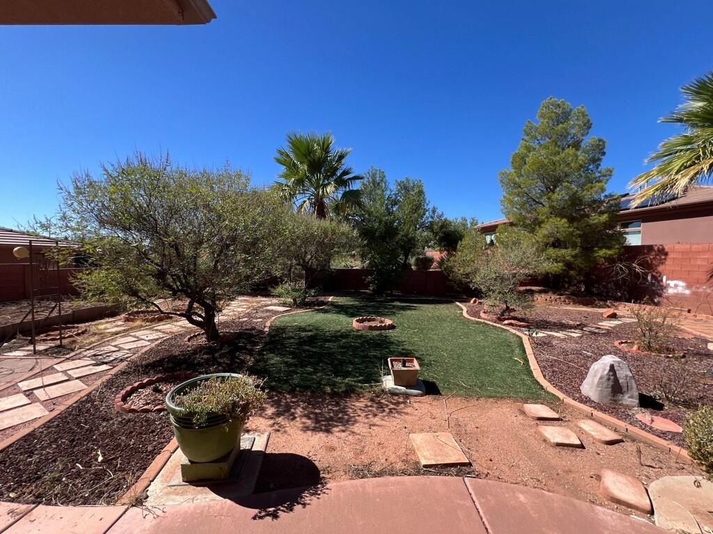 PARADISE CANYON - Residential