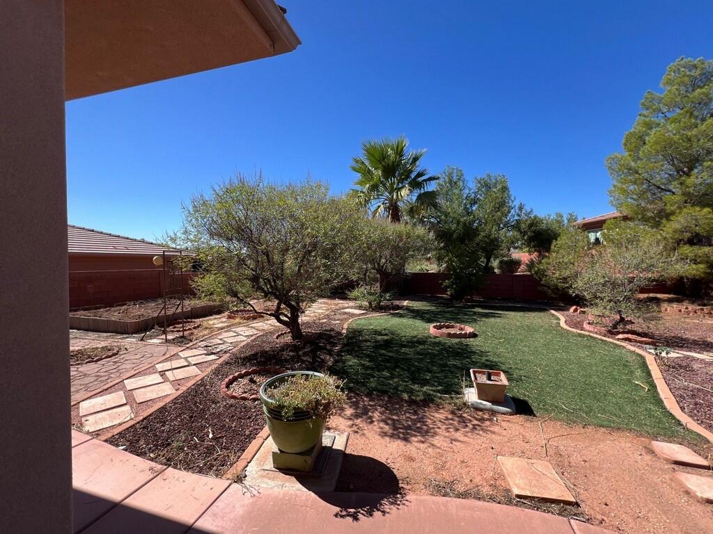 PARADISE CANYON - Residential