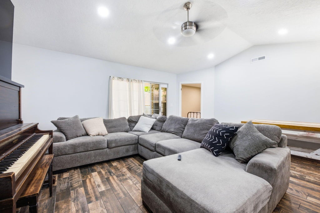 Photo of 845 N Valley View DR, Saint George, UT 84770 (MLS # 26-274483)