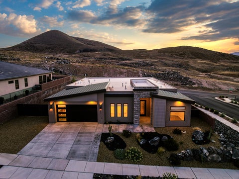 Tiny photo for 662 S 1800 W, Hurricane, UT 84737 (MLS # 26-276715)
