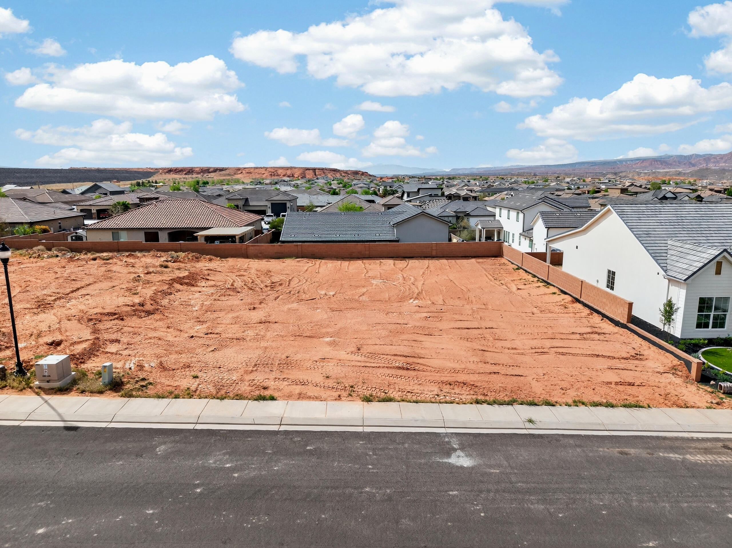 DIXIE SPRINGS - Land