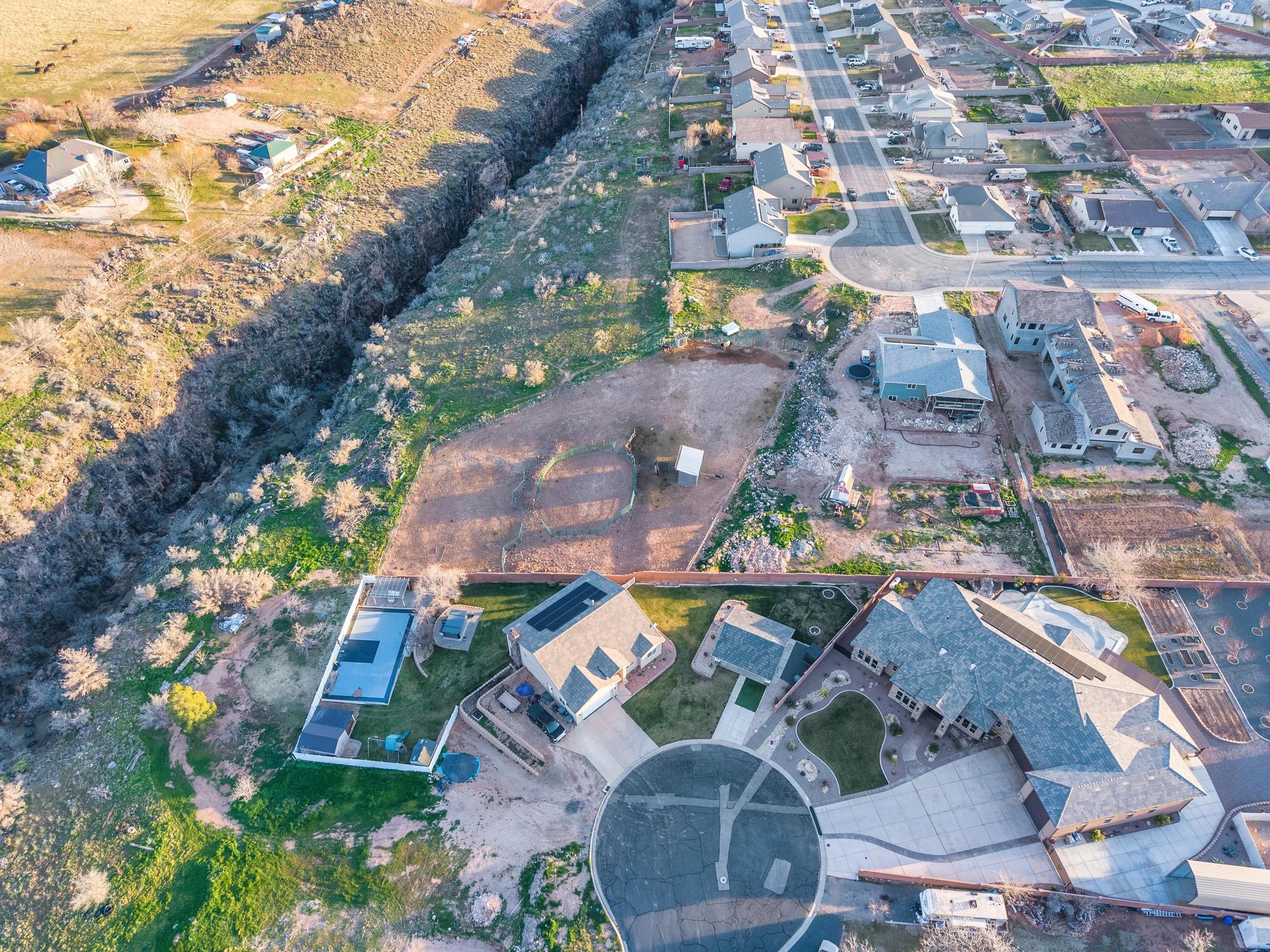 ALMOND HEIGHTS PARK - Land