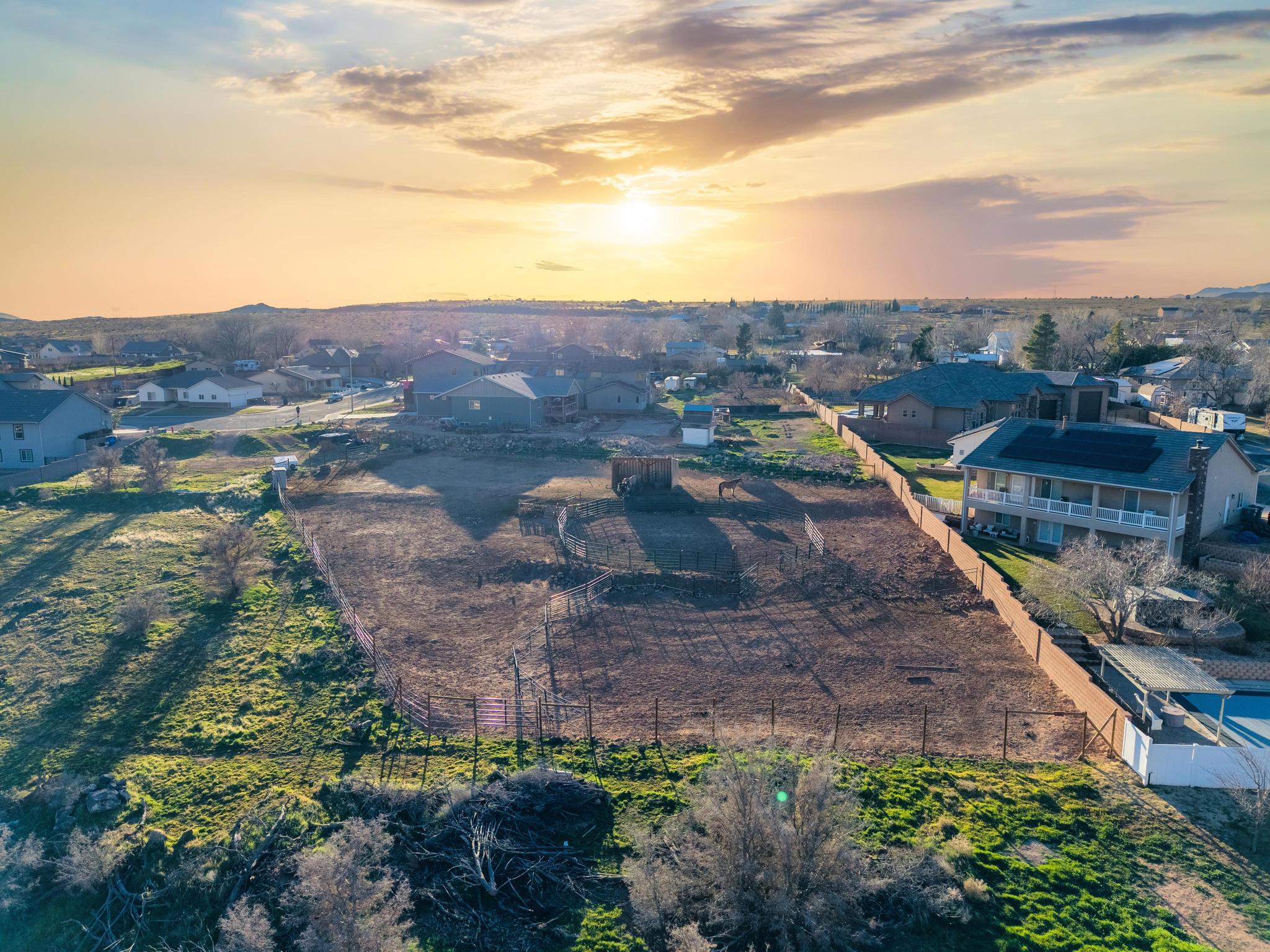 ALMOND HEIGHTS PARK - Land