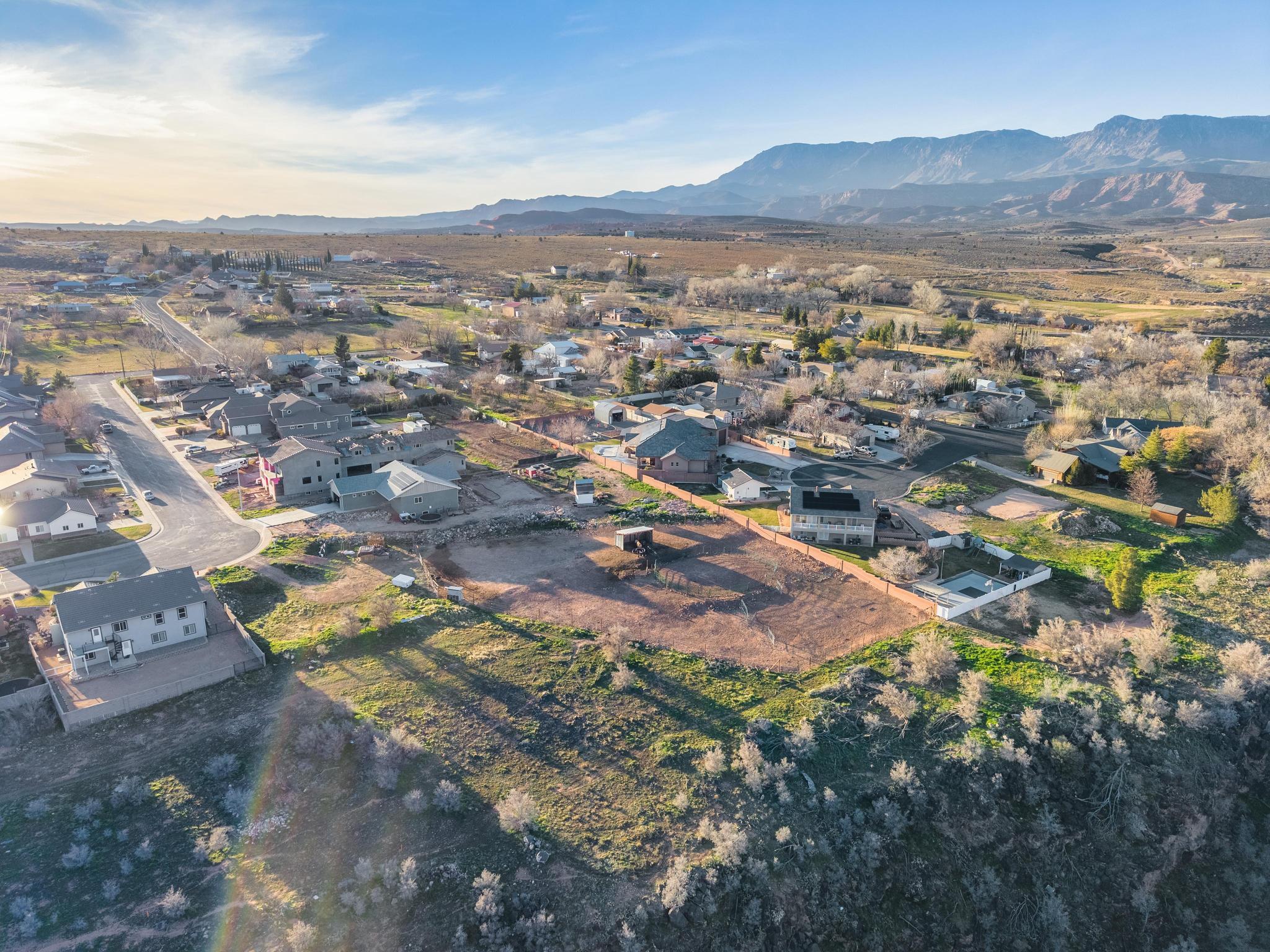 ALMOND HEIGHTS PARK - Land