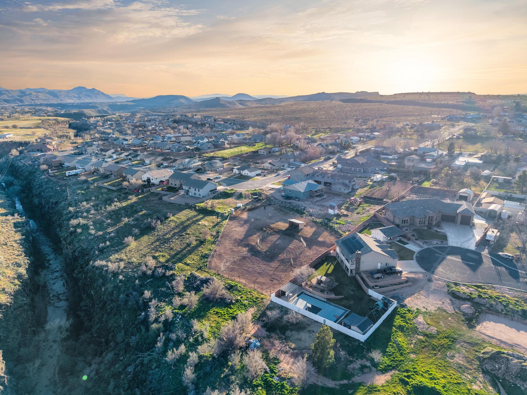 ALMOND HEIGHTS PARK - Land