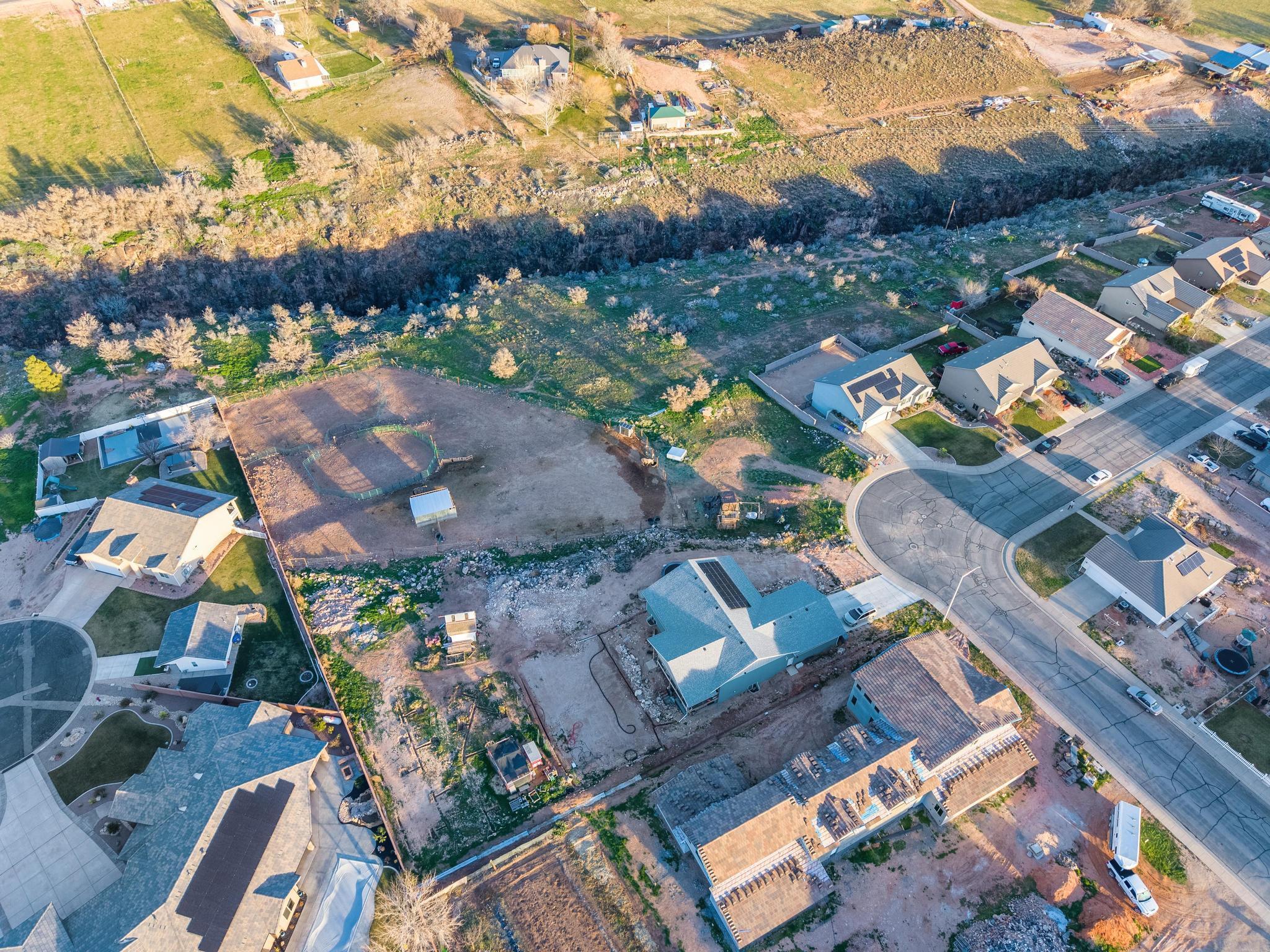 ALMOND HEIGHTS PARK - Land