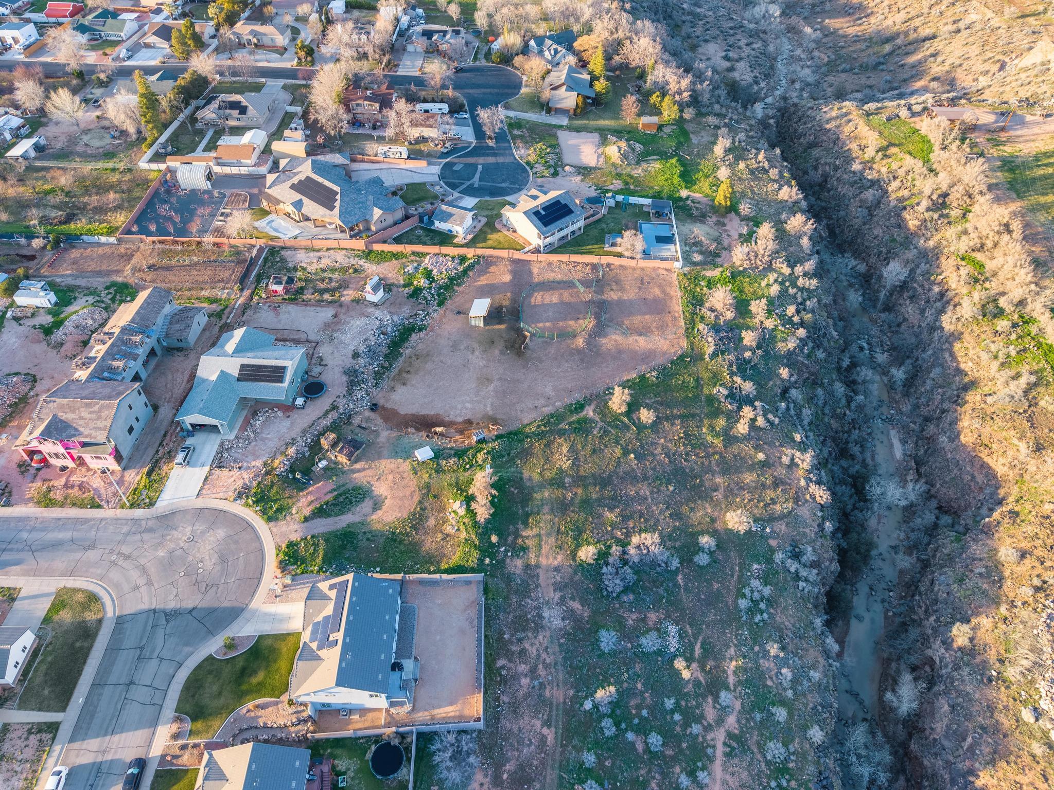 ALMOND HEIGHTS PARK - Land