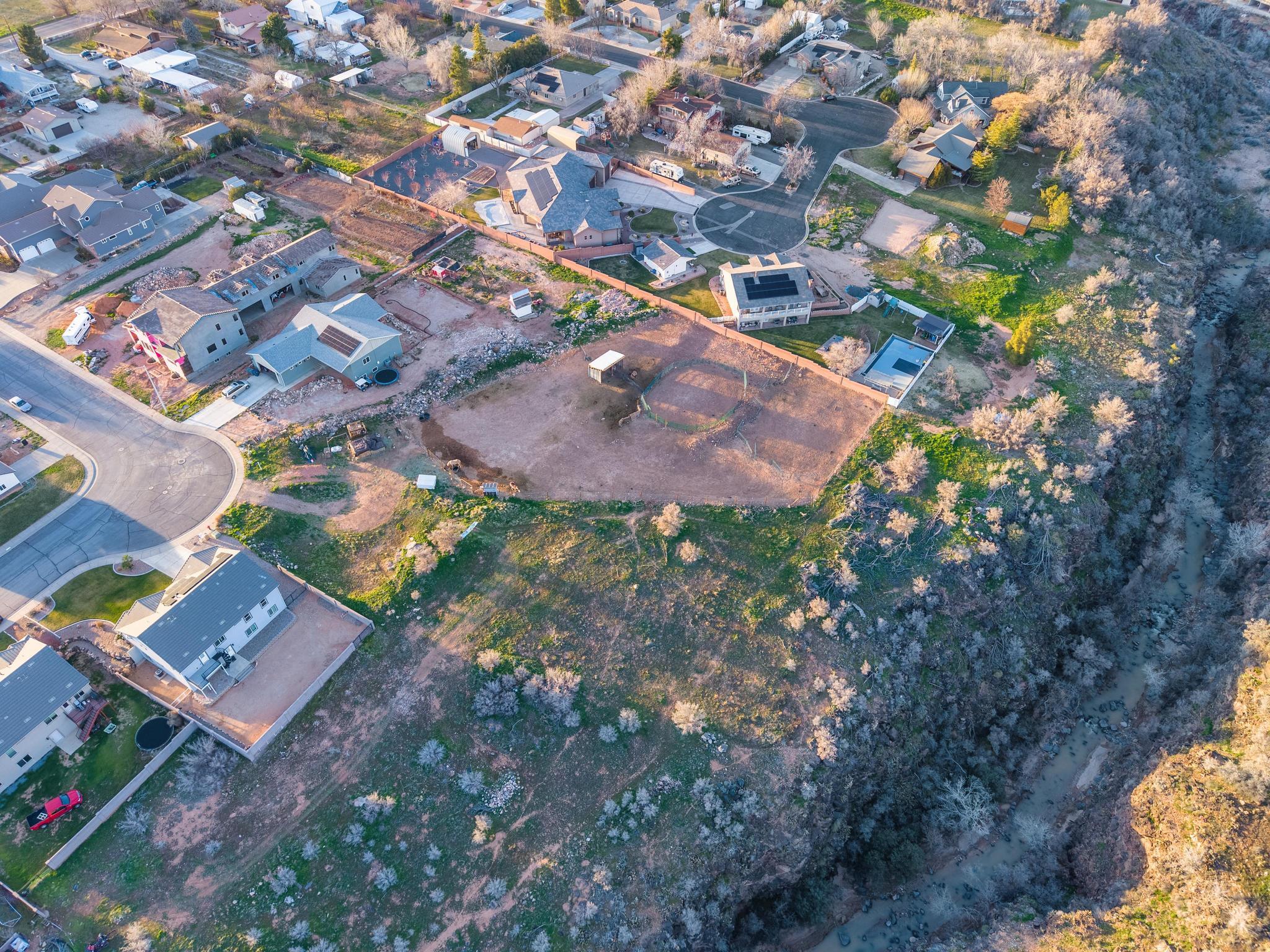 ALMOND HEIGHTS PARK - Land