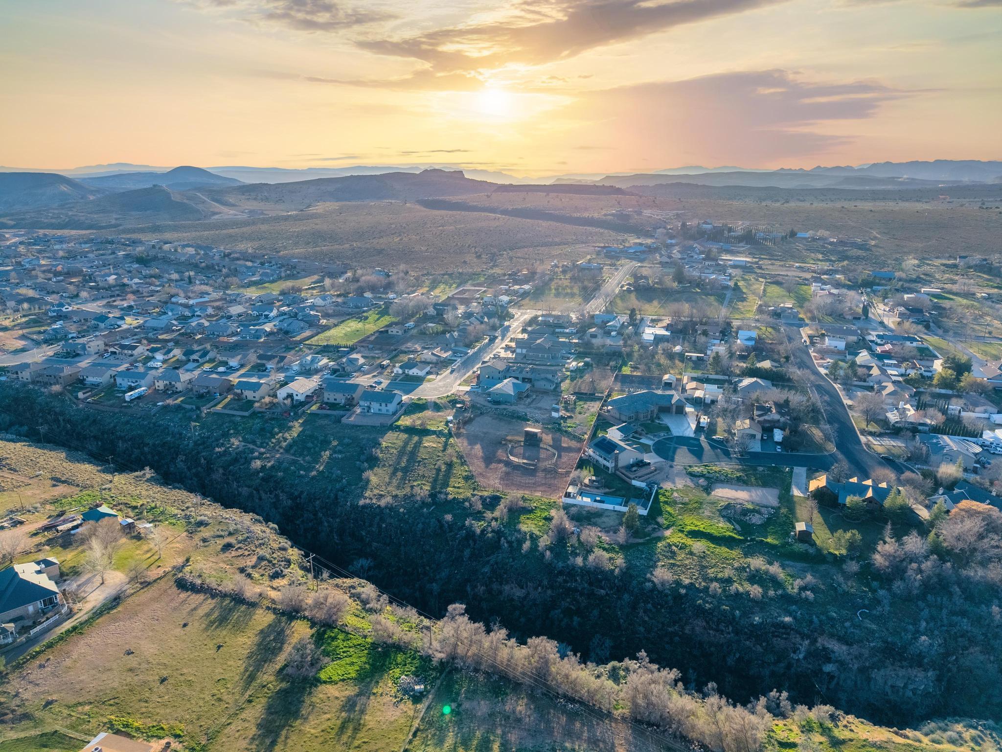 ALMOND HEIGHTS PARK - Land