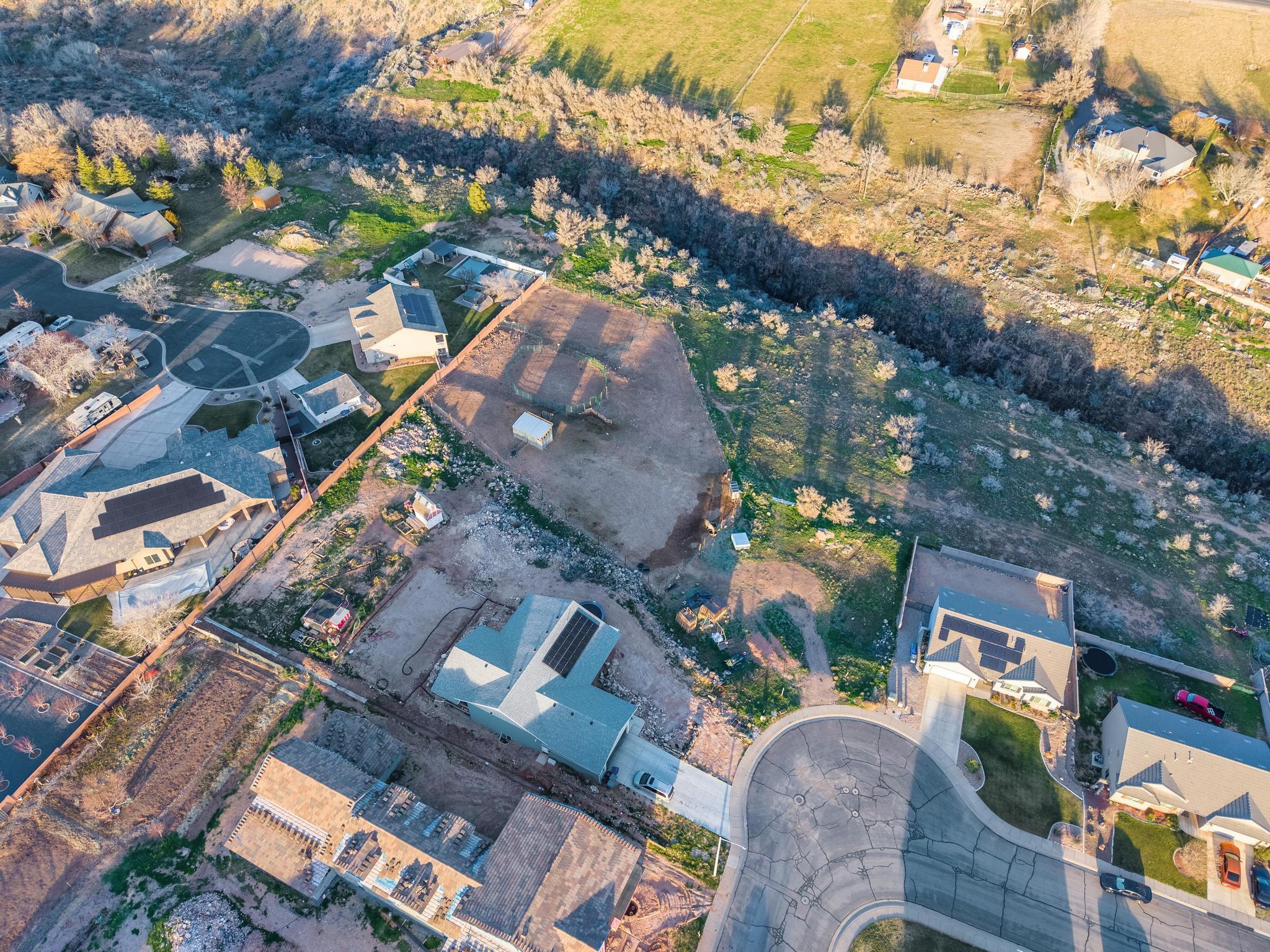 ALMOND HEIGHTS PARK - Land