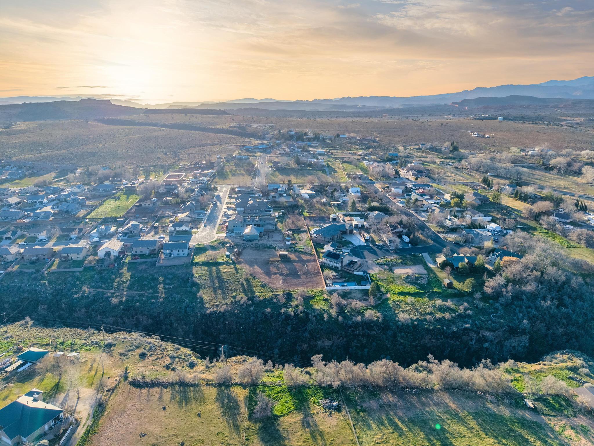 ALMOND HEIGHTS PARK - Land