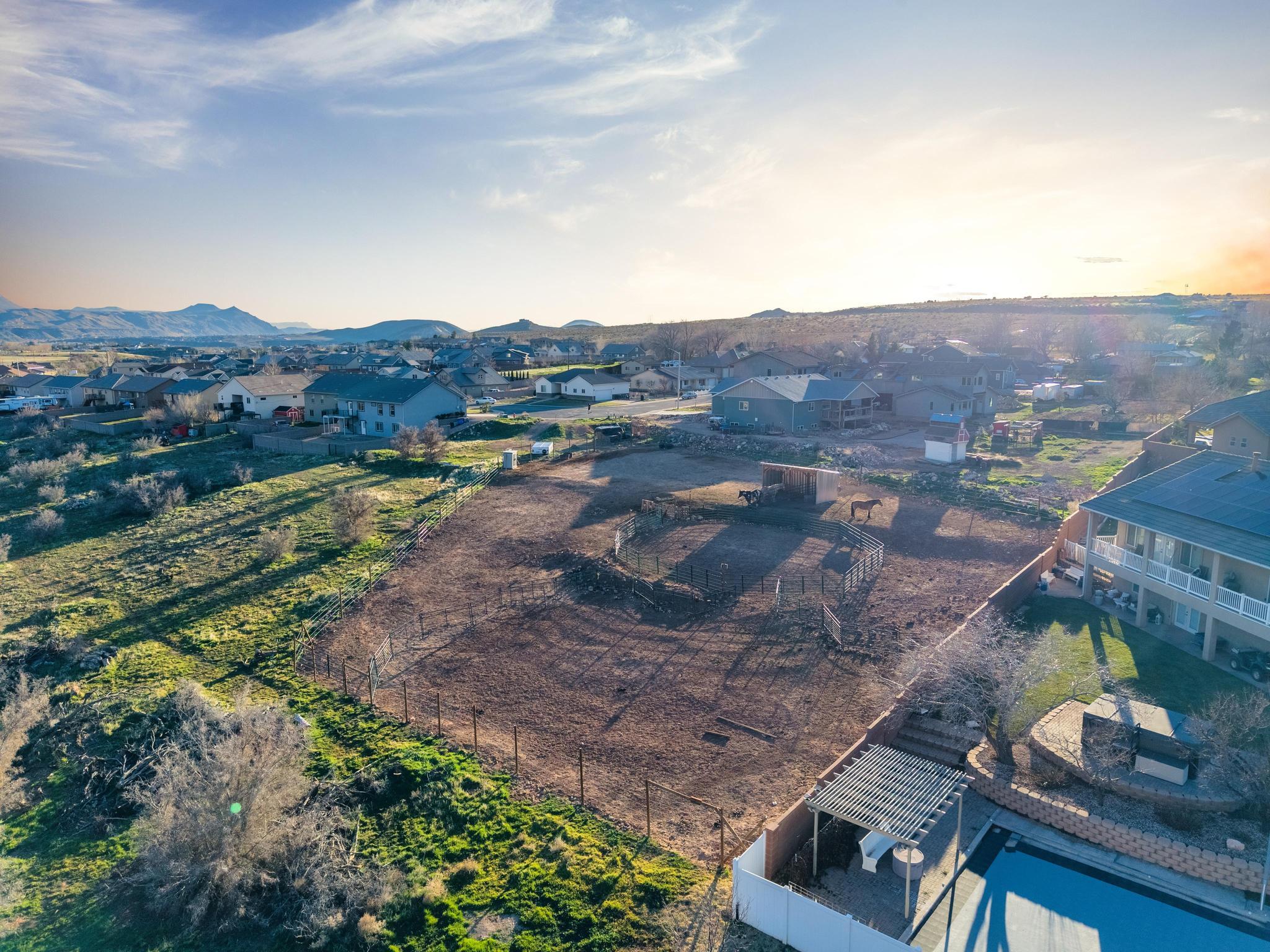 ALMOND HEIGHTS PARK - Land