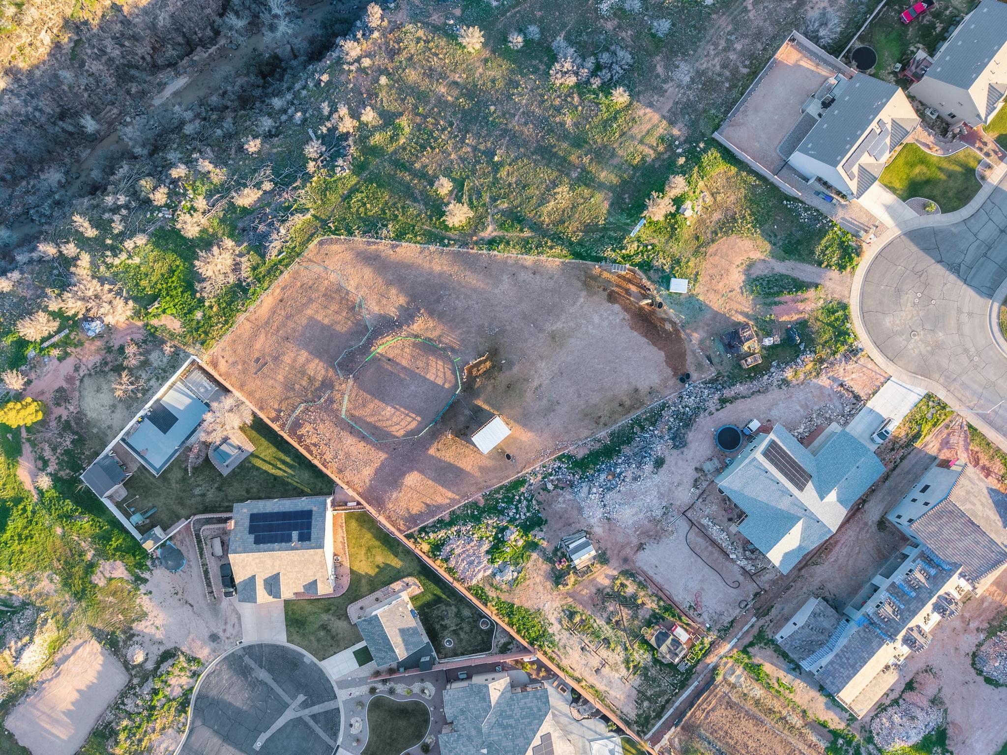 ALMOND HEIGHTS PARK - Land