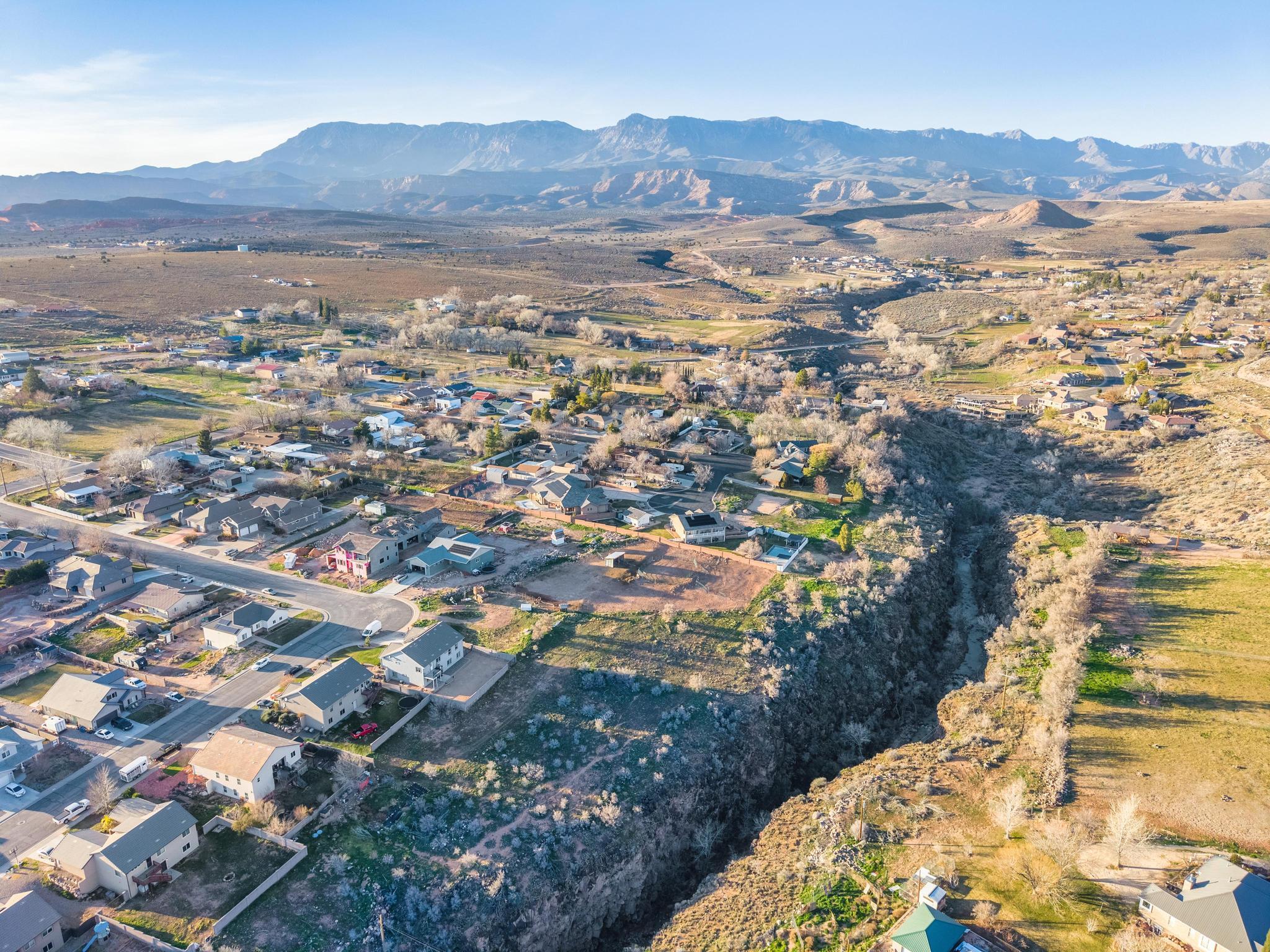 ALMOND HEIGHTS PARK - Land