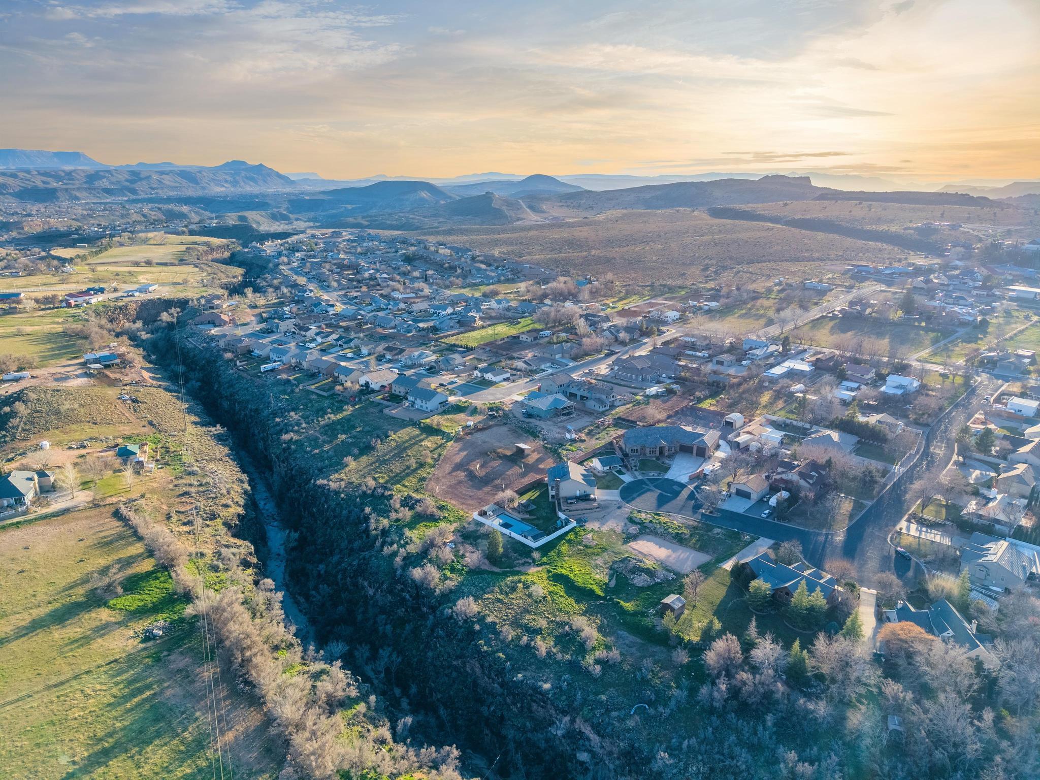 ALMOND HEIGHTS PARK - Land
