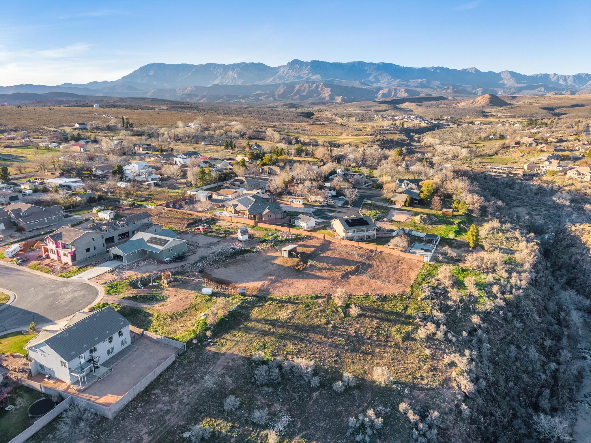 ALMOND HEIGHTS PARK - Land