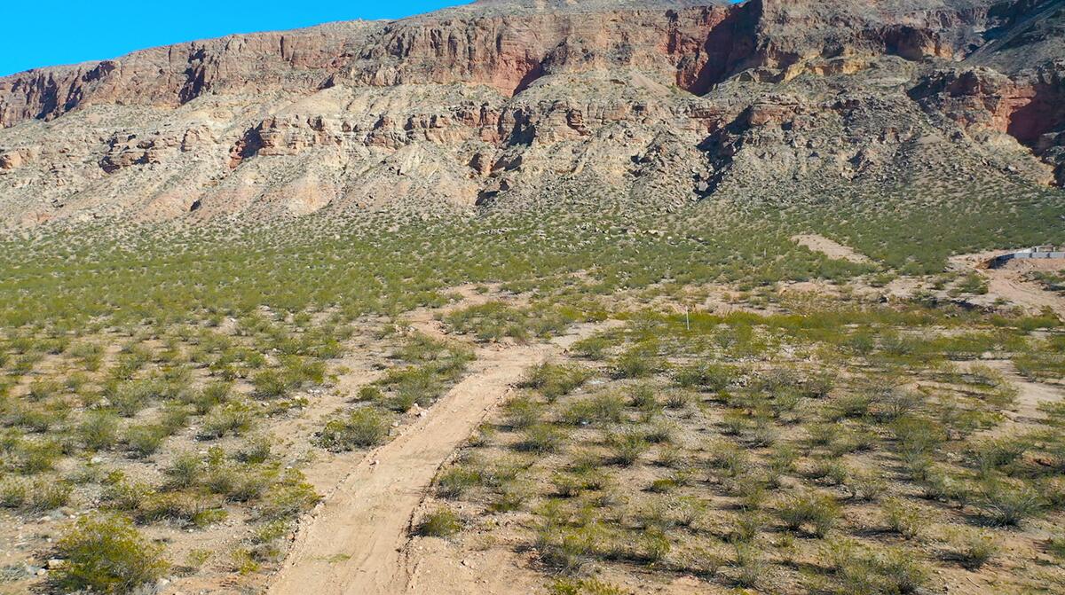 MOCCASIN FLATS - Land