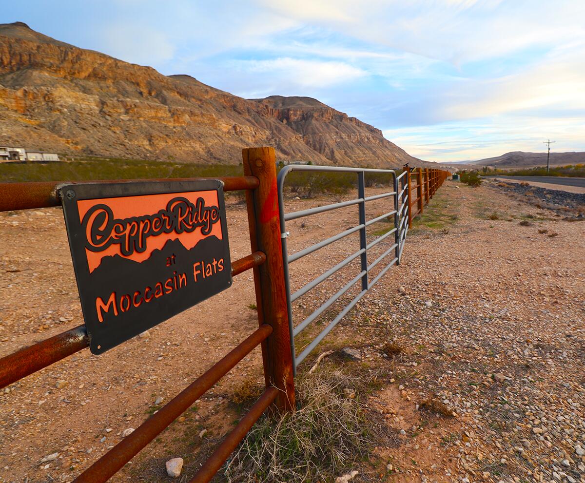 MOCCASIN FLATS - Land