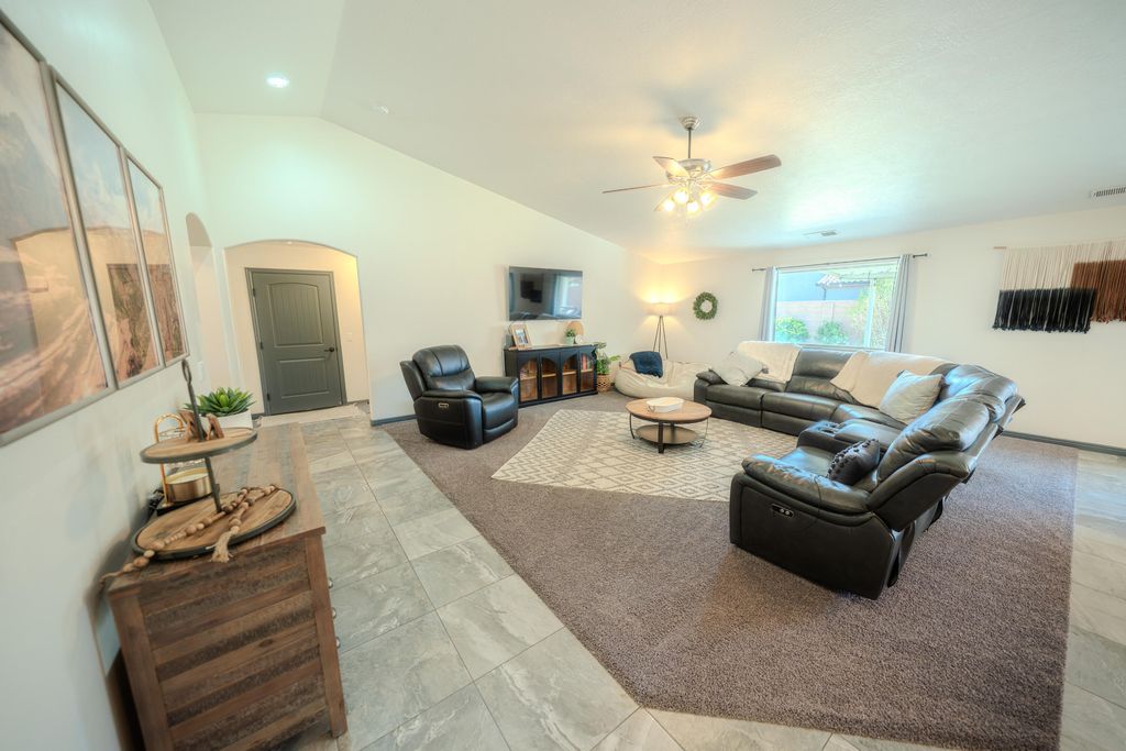 Photo of 3425 W 2650 S, Hurricane, UT 84737 (MLS # 26-271677)