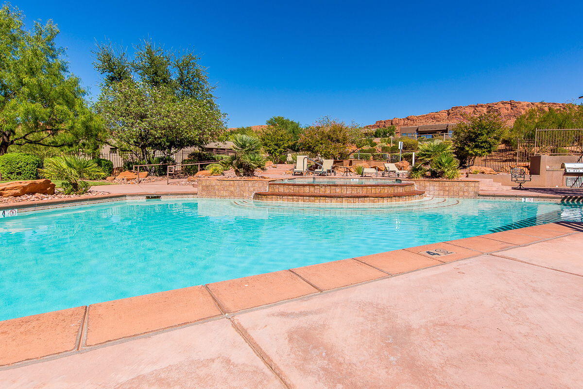 CLIFFS OF SNOW CANYON - Residential