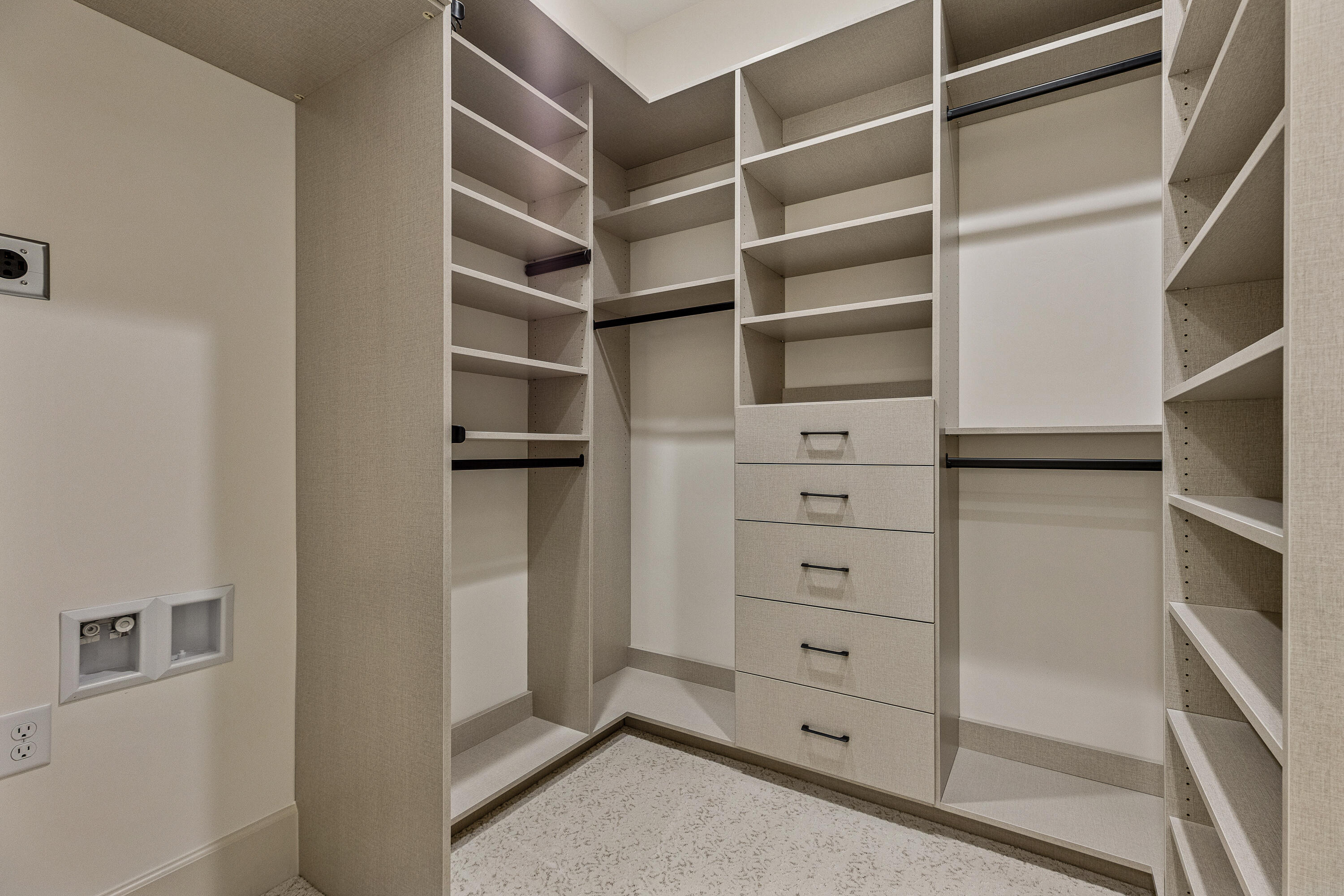 FALCON RIDGE - Residential