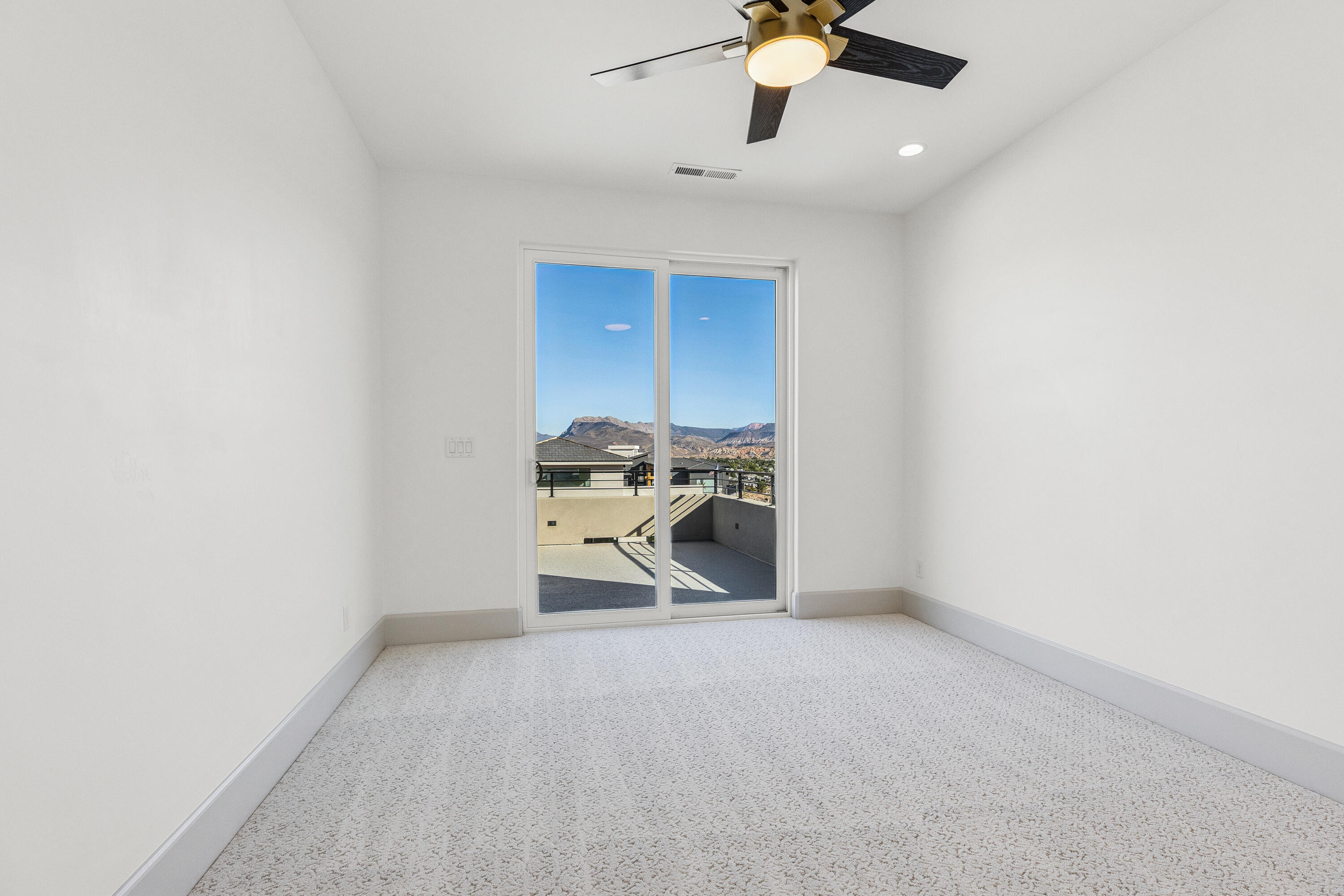 FALCON RIDGE - Residential