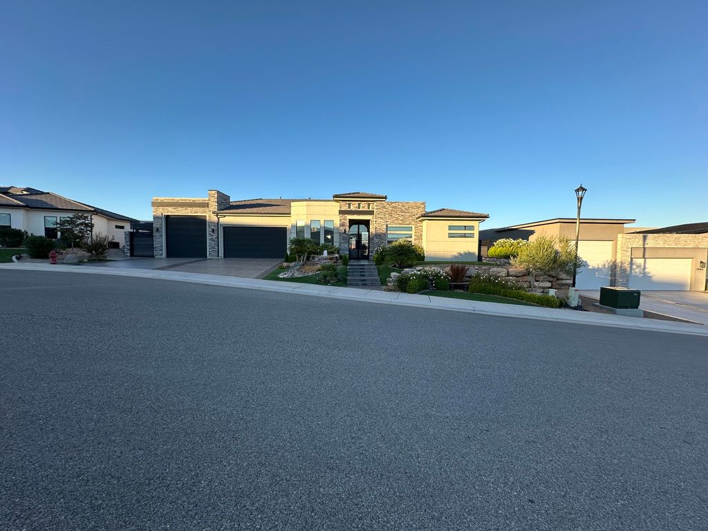 Photo of 3022 W Sesia Way, Saint George, UT 84770 (MLS # 25-266096)