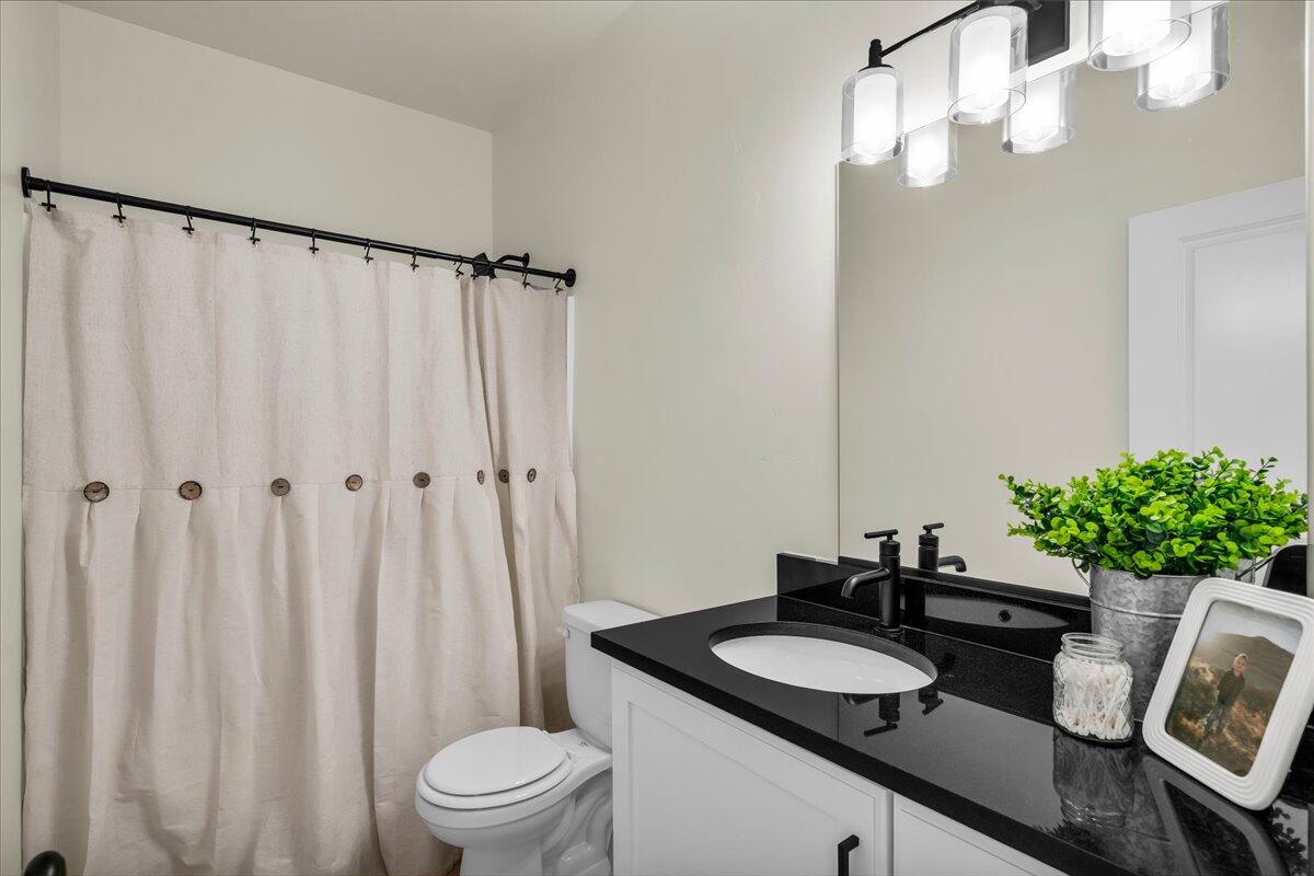 DESERT VISTA - Residential