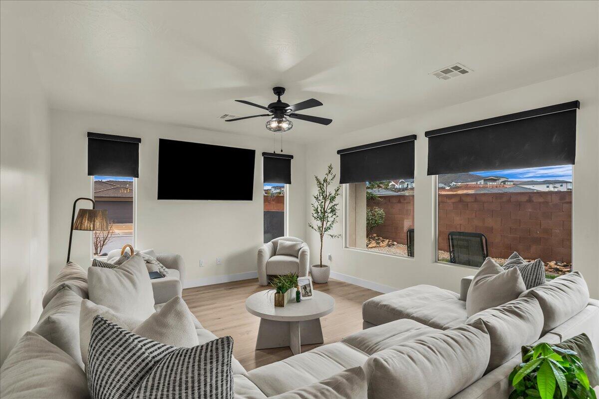 DESERT VISTA - Residential