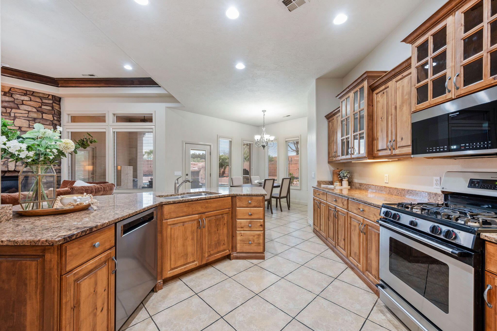 POINTE WEST ESTATES - Residential