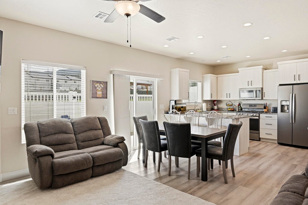 Photo of 668 E Fiddlers Canyon DR 6 #6, Cedar City, UT 84721 (MLS # 26-273810)
