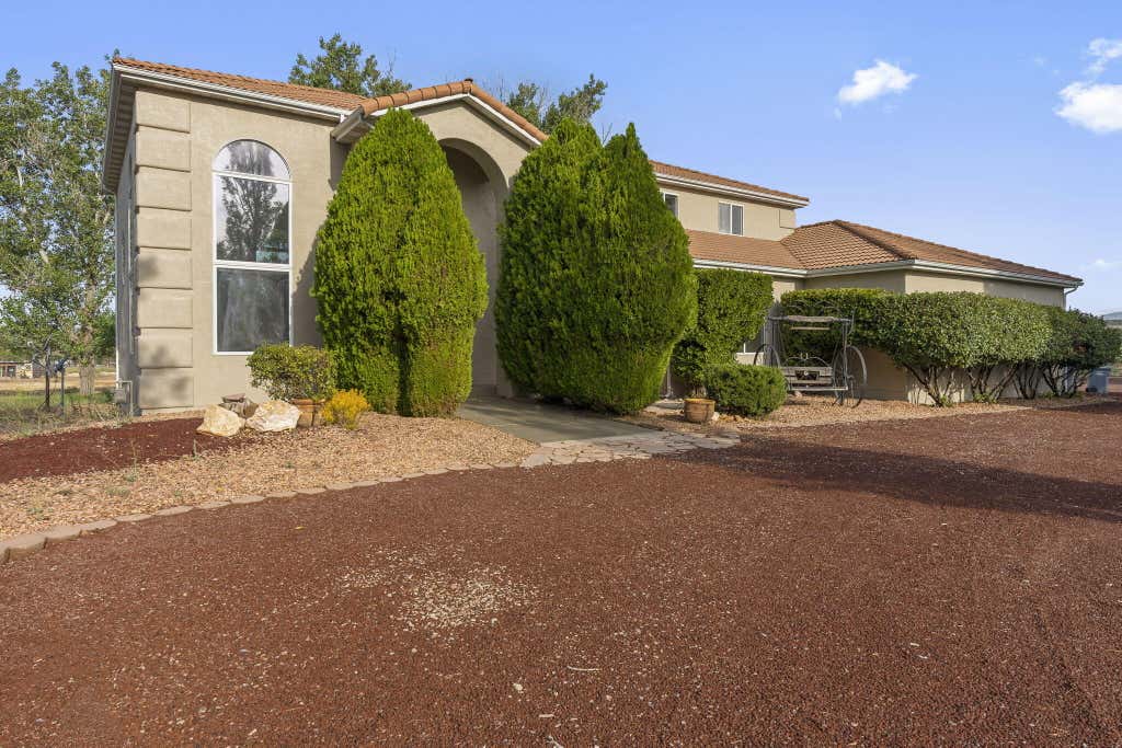 Photo of 1217 N Horsemans Park DR, Dammeron Valley, UT 84783 (MLS # 26-275332)