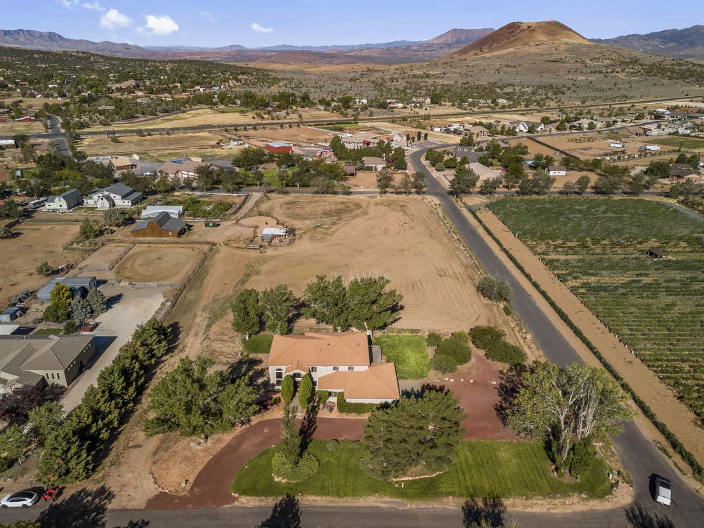 Photo of 1217 N Horsemans Park DR, Dammeron Valley, UT 84783 (MLS # 26-275332)