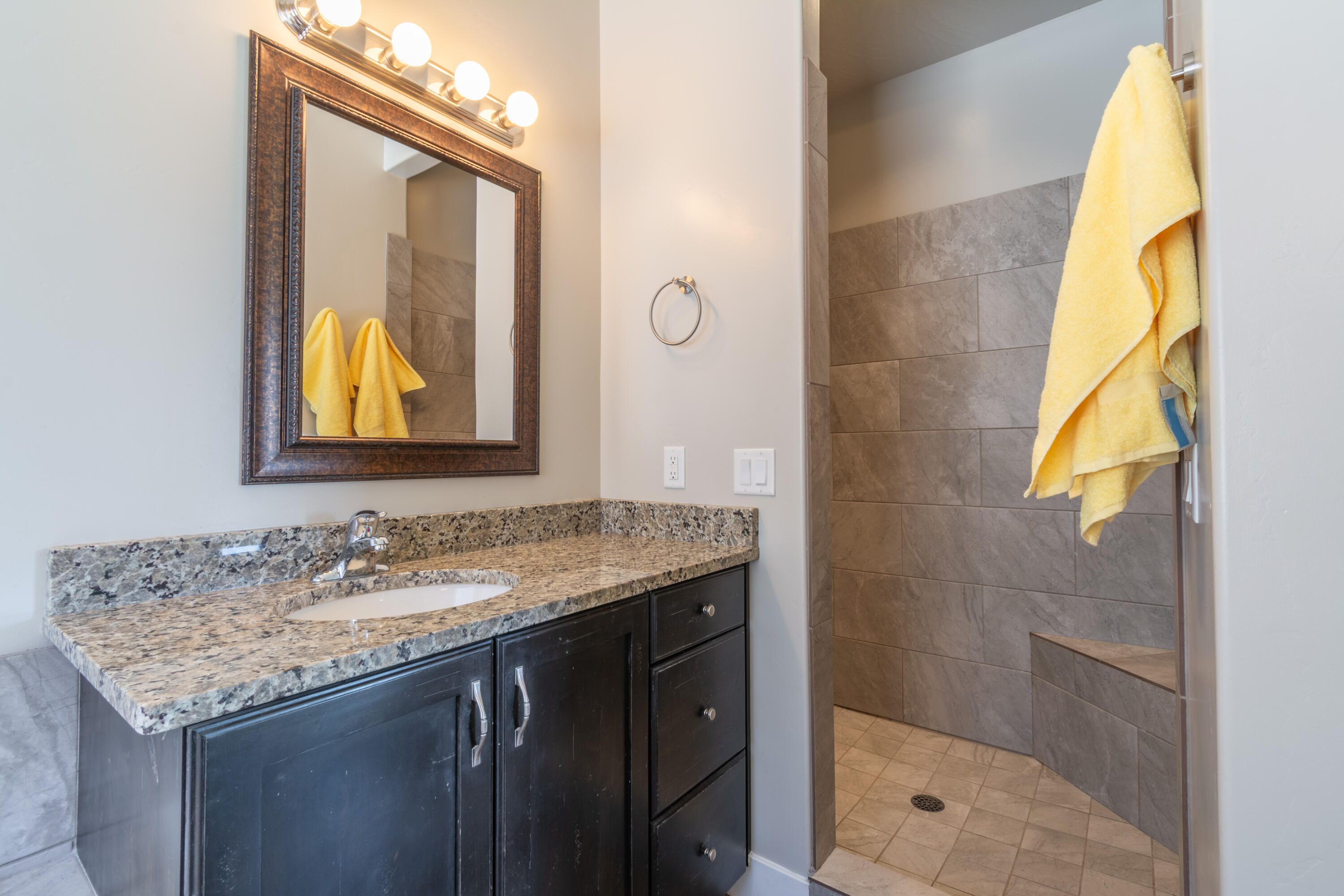 DESERT CREST - Residential