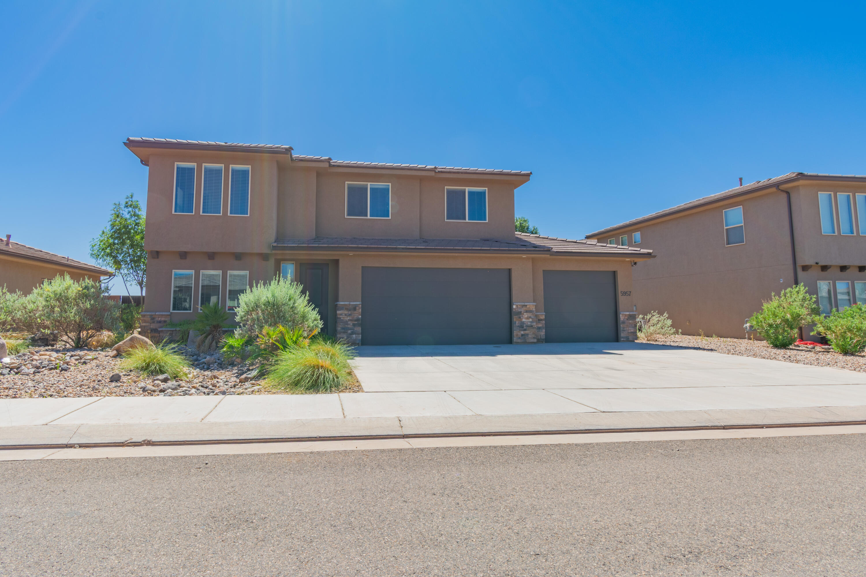 DESERT CREST - Residential