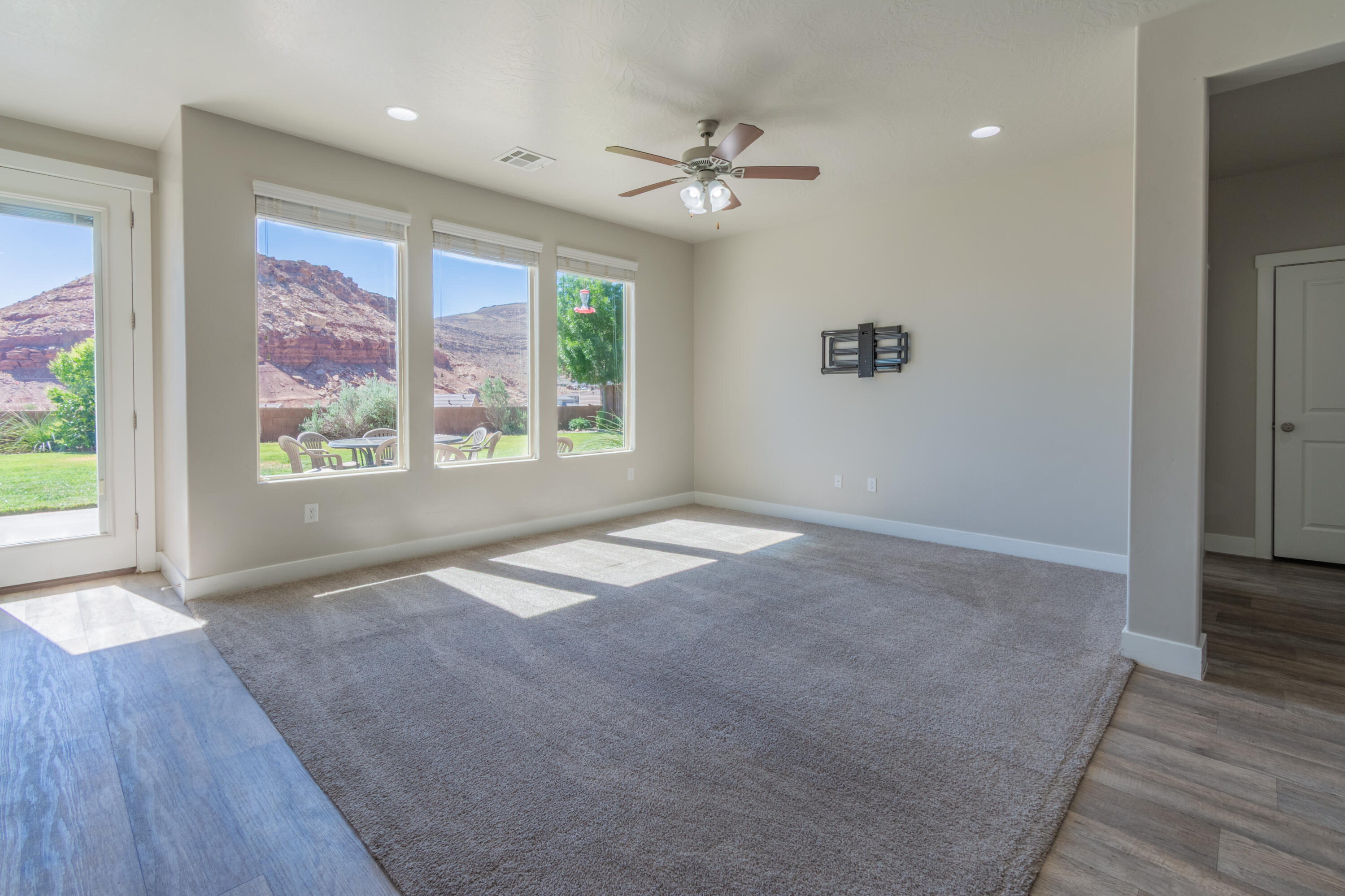 DESERT CREST - Residential