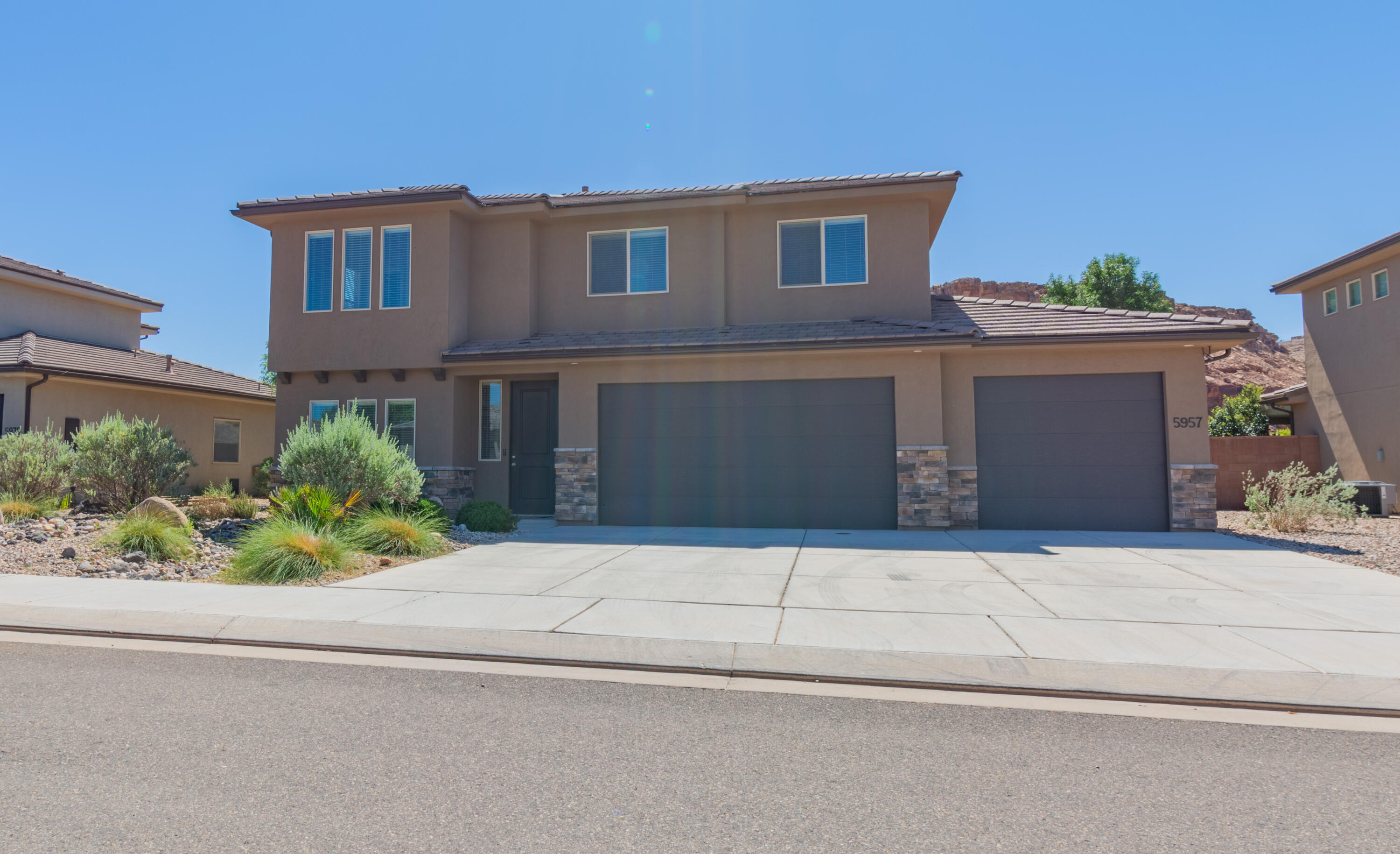 DESERT CREST - Residential