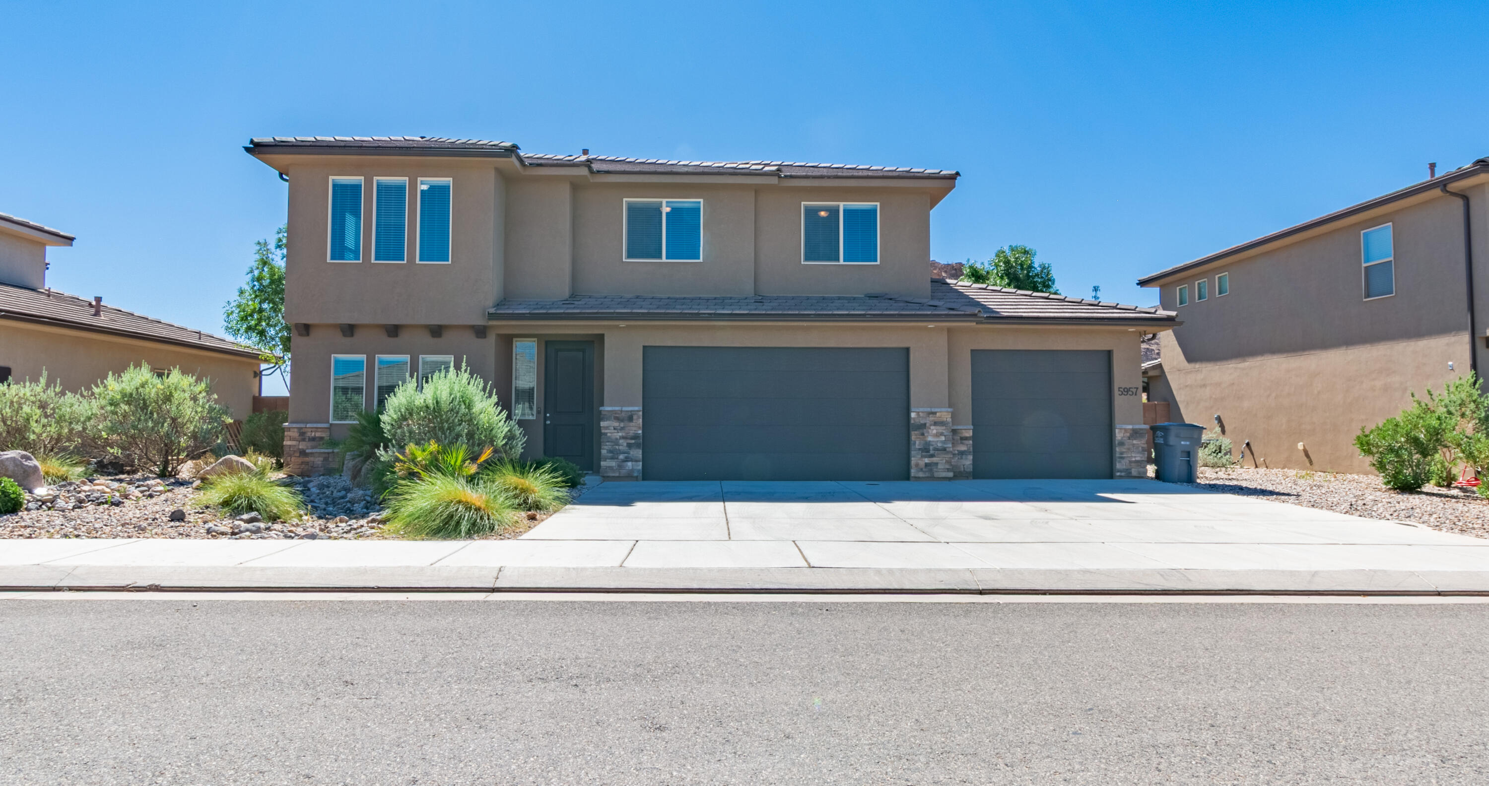 DESERT CREST - Residential