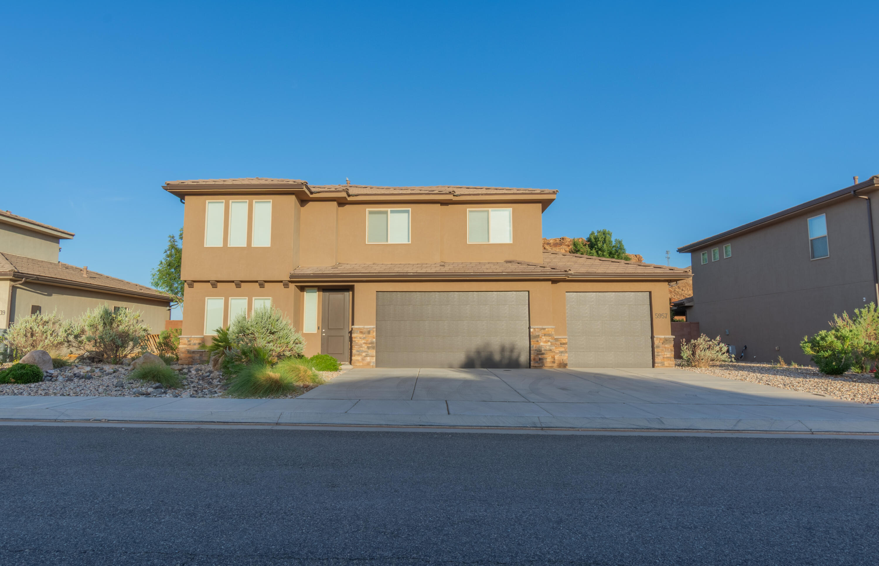 DESERT CREST - Residential