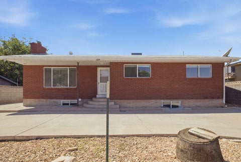 Photo of 620 S 700 E, Saint George, UT 84770 (MLS # 26-275960)