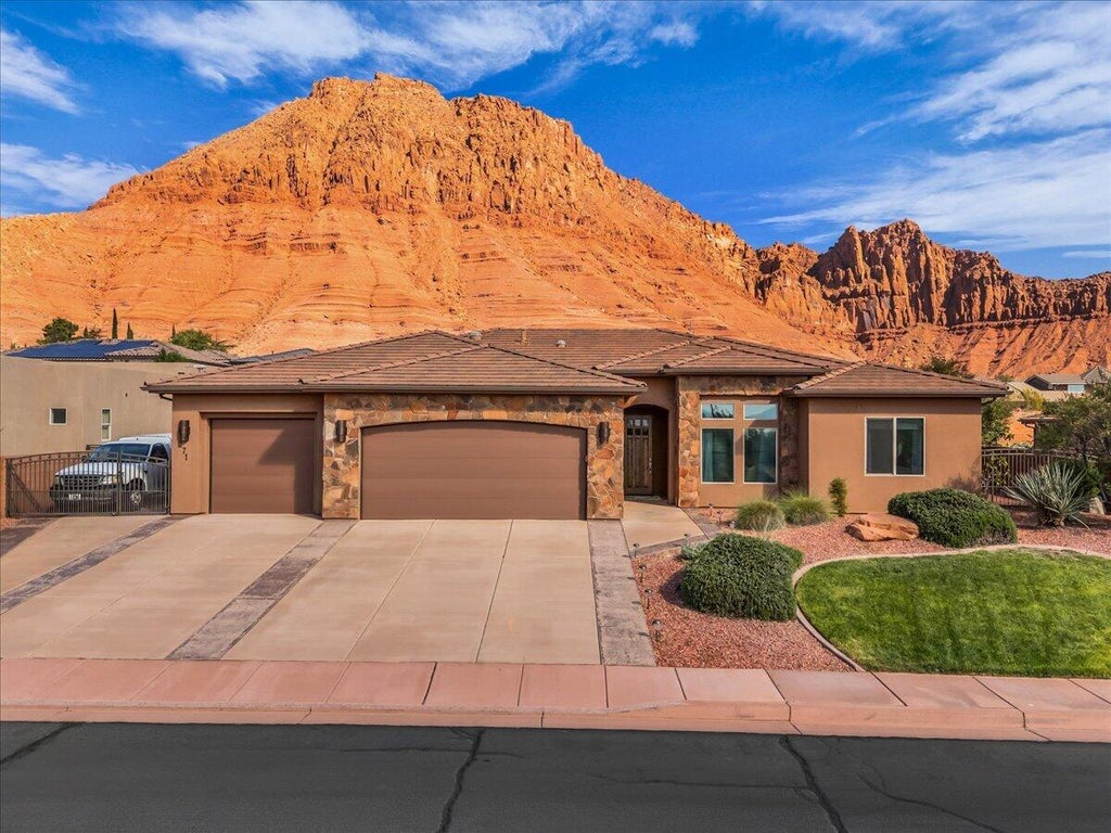 Photo of 271 E 250 N, Ivins, UT 84738 (MLS # 26-276947)