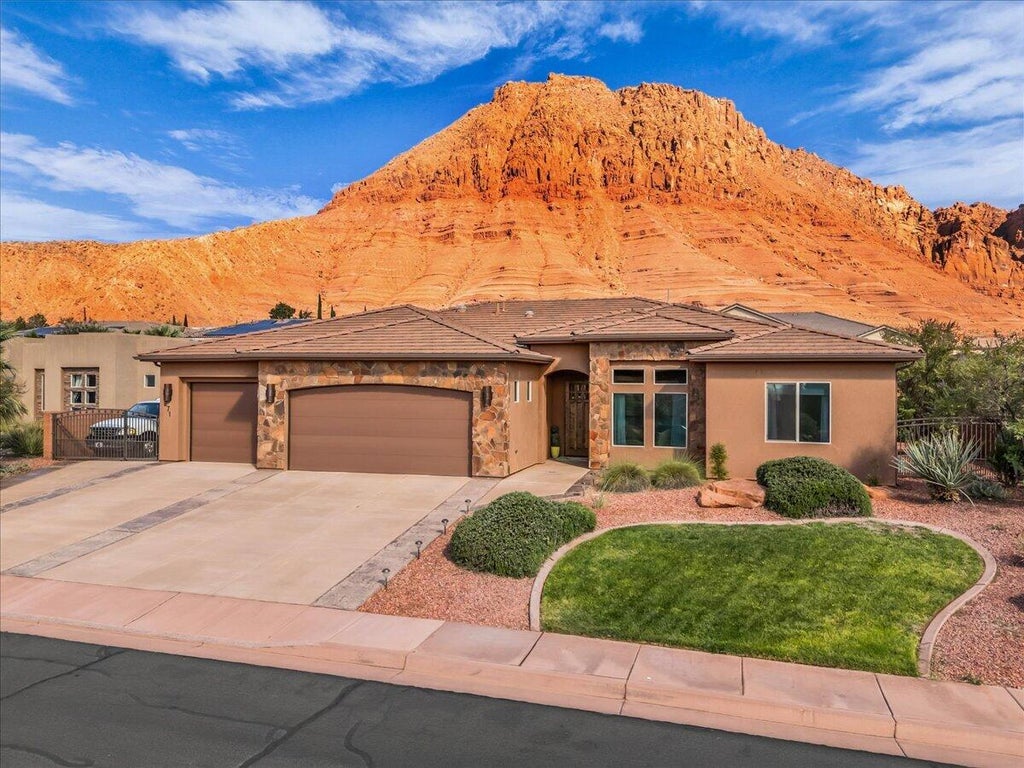 Photo of 271 E 250 N, Ivins, UT 84738 (MLS # 26-276947)