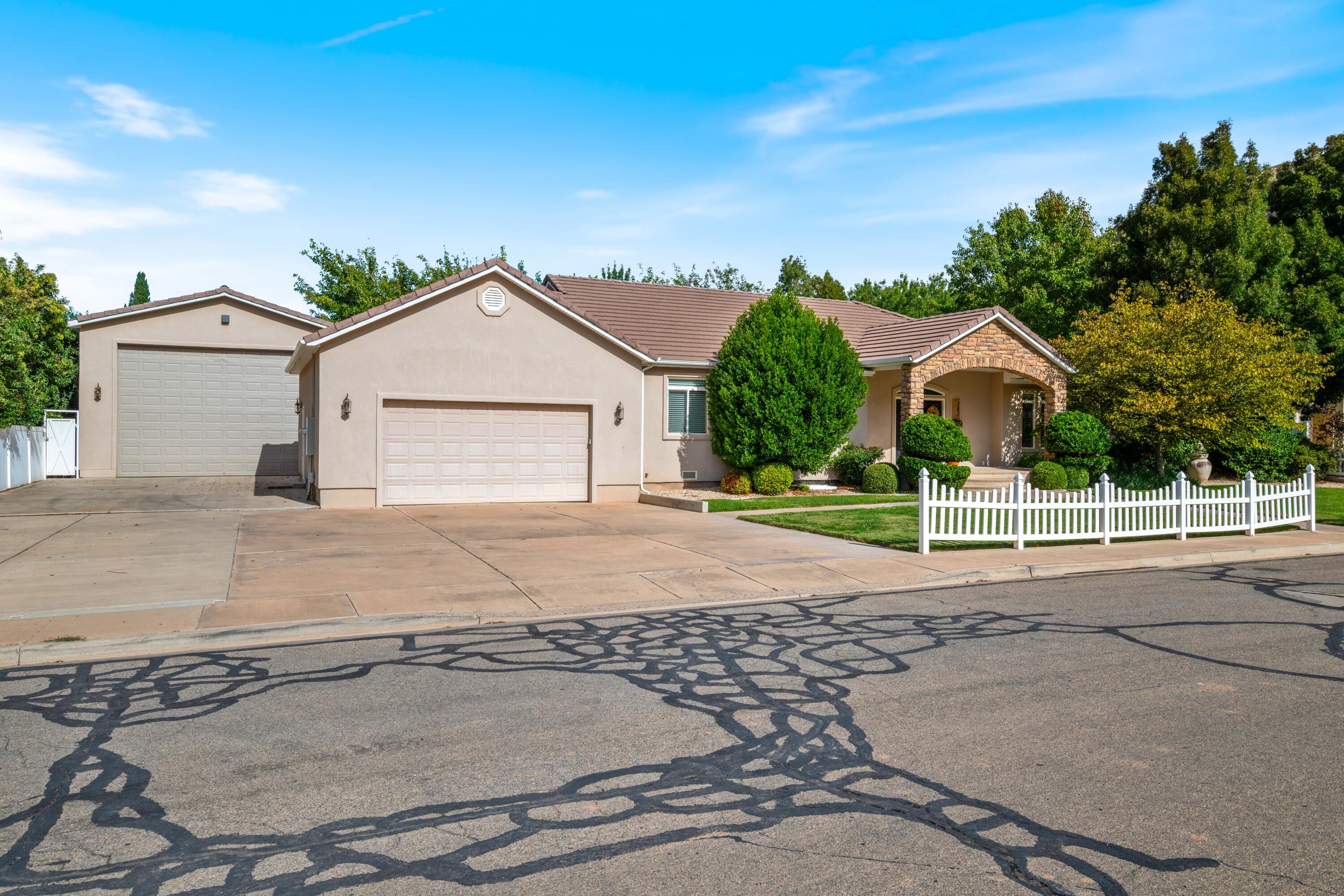 ROBERTS RANCH ESTATES - Residential