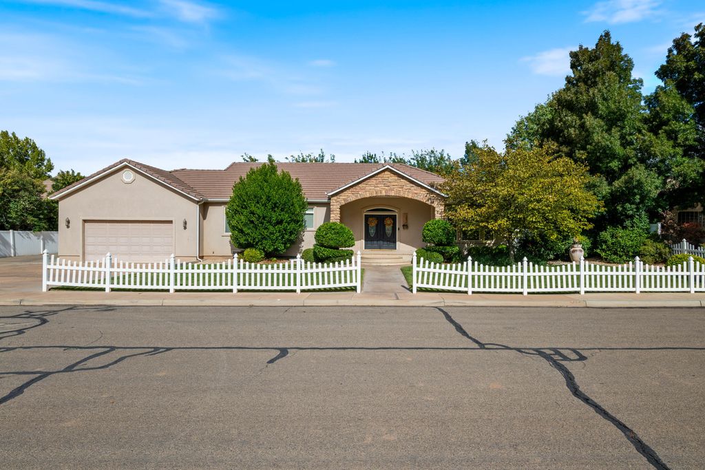 Photo of 282 W 1480 S, Hurricane, UT 84737 (MLS # 25-266252)