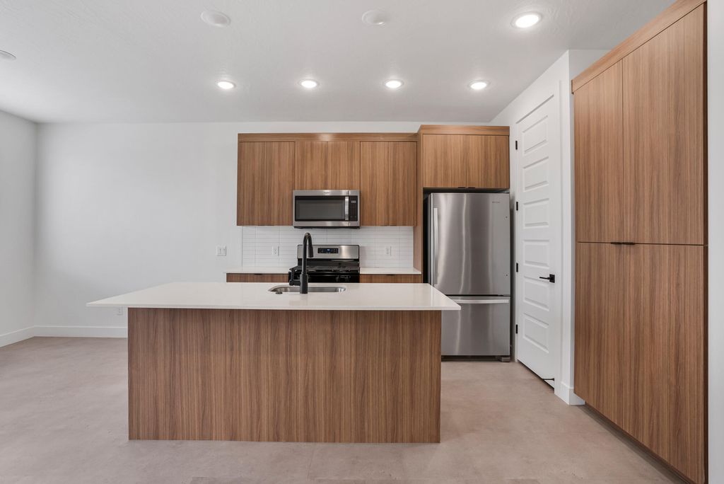 Photo of 329 S 1930 W, Hurricane, UT 84737 (MLS # 26-271292)