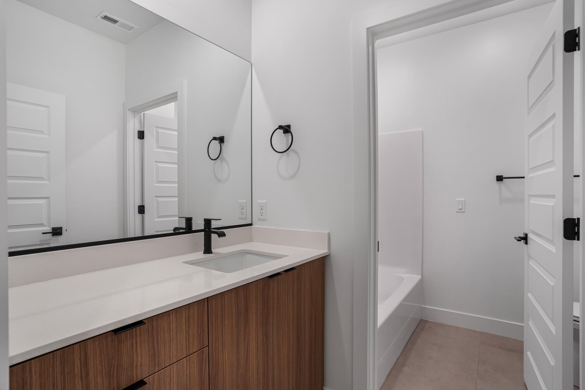 HURRICANE VILLAGE - Residential