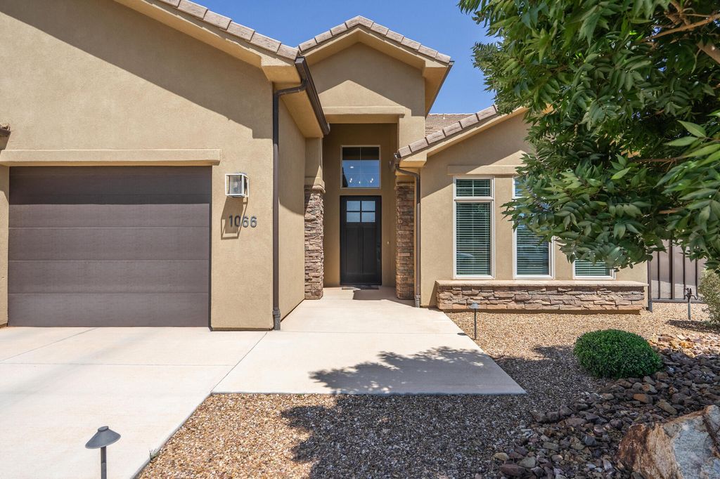 Photo of 1066 N 1100 W, Saint George, UT 84770 (MLS # 25-267778)