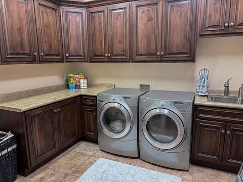 Tiny photo for 1528 N Potomac Ave, Washington, UT 84780 (MLS # 25-266099)